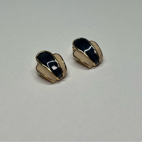 Vintage D'Orlan Signed Gold Tone and Blue/White Enamel Clip On Earrings - Picture 2 of 10